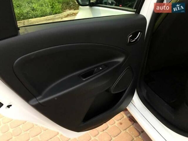 Білий Рено Зое, об'ємом двигуна 0 л та пробігом 120 тис. км за 8900 $, фото 15 на Automoto.ua