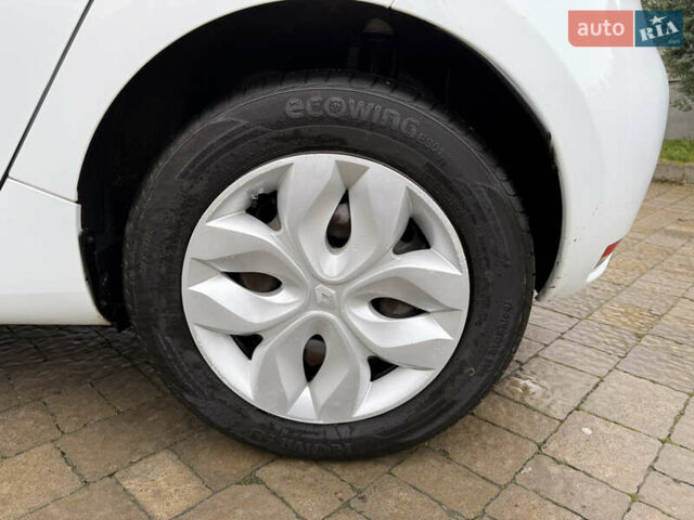 Белый Рено Зое, объемом двигателя 0 л и пробегом 106 тыс. км за 8100 $, фото 30 на Automoto.ua