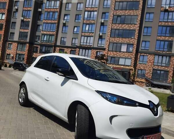Белый Рено Зое, объемом двигателя 0 л и пробегом 121 тыс. км за 8900 $, фото 7 на Automoto.ua