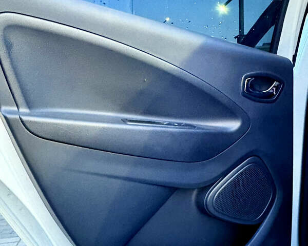 Рено Зое 2017 у Кропивницькому (Кіровограді) на Automoto.ua Білий Рено Зое, об'ємом двигуна 0 л та пробігом 199 тис. км за 8100 $, фото 5 на Automoto.ua