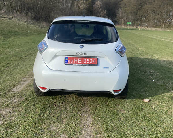 Білий Рено Зое, об'ємом двигуна 0 л та пробігом 100 тис. км за 9000 $, фото 3 на Automoto.ua