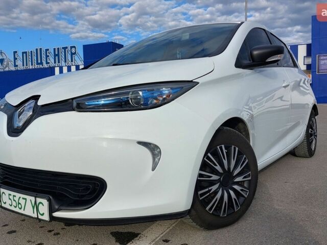 Белый Рено Зое, объемом двигателя 0 л и пробегом 150 тыс. км за 6950 $, фото 4 на Automoto.ua