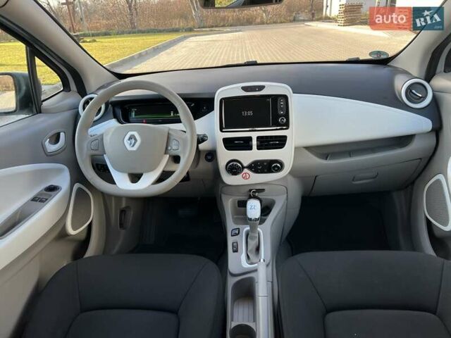 Белый Рено Зое, объемом двигателя 0 л и пробегом 110 тыс. км за 8450 $, фото 17 на Automoto.ua