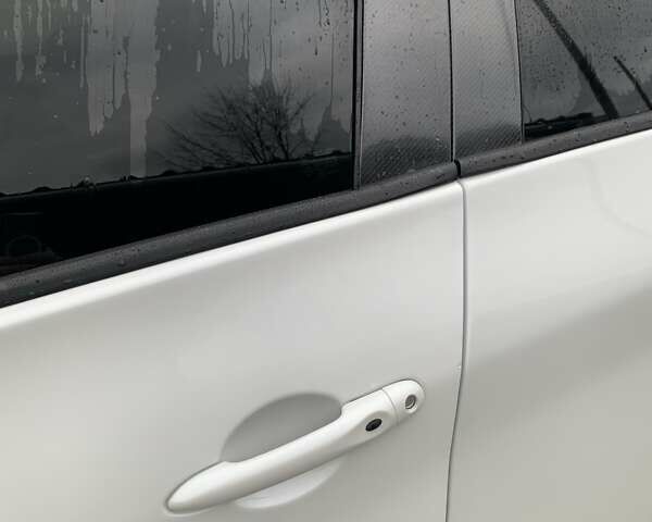 Белый Рено Зое, объемом двигателя 0 л и пробегом 120 тыс. км за 9850 $, фото 26 на Automoto.ua