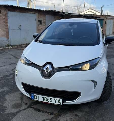 Белый Рено Зое, объемом двигателя 0 л и пробегом 103 тыс. км за 9600 $, фото 10 на Automoto.ua