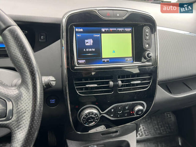 Белый Рено Зое, объемом двигателя 0 л и пробегом 129 тыс. км за 8750 $, фото 12 на Automoto.ua