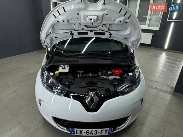 Белый Рено Зое, объемом двигателя 0 л и пробегом 115 тыс. км за 9950 $, фото 15 на Automoto.ua