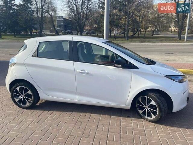 Белый Рено Зое, объемом двигателя 0 л и пробегом 130 тыс. км за 9000 $, фото 1 на Automoto.ua