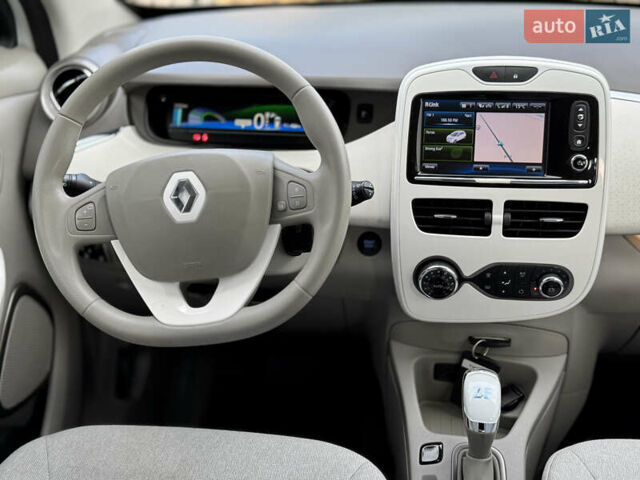 Белый Рено Зое, объемом двигателя 0 л и пробегом 77 тыс. км за 9499 $, фото 50 на Automoto.ua