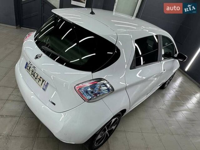 Белый Рено Зое, объемом двигателя 0 л и пробегом 115 тыс. км за 9950 $, фото 13 на Automoto.ua
