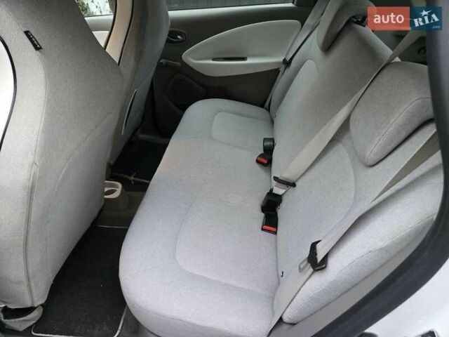 Белый Рено Зое, объемом двигателя 0 л и пробегом 137 тыс. км за 7800 $, фото 5 на Automoto.ua