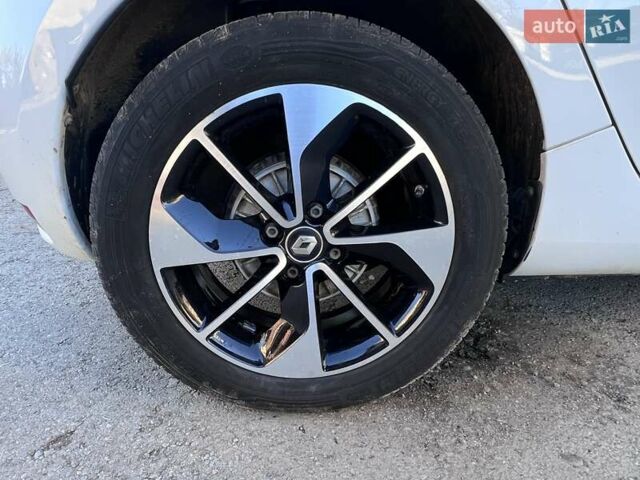 Рено Зое 2017 в Черновцах на Automoto.ua Белый Рено Зое, объемом двигателя 0 л и пробегом 60 тыс. км за 9200 $, фото 17 на Automoto.ua