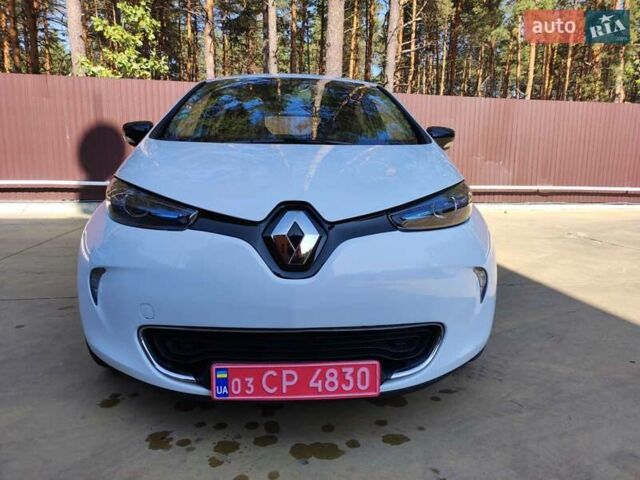 Белый Рено Зое, объемом двигателя 0 л и пробегом 51 тыс. км за 9900 $, фото 11 на Automoto.ua