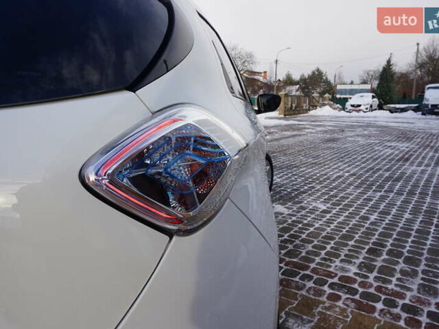 Белый Рено Зое, объемом двигателя 0 л и пробегом 26 тыс. км за 9555 $, фото 22 на Automoto.ua