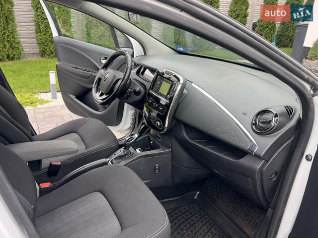 Белый Рено Зое, объемом двигателя 0 л и пробегом 129 тыс. км за 8750 $, фото 33 на Automoto.ua