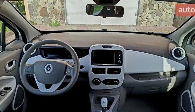 Белый Рено Зое, объемом двигателя 0 л и пробегом 101 тыс. км за 8850 $, фото 8 на Automoto.ua