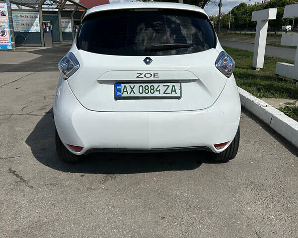 Белый Рено Зое, объемом двигателя 0 л и пробегом 95 тыс. км за 10000 $, фото 3 на Automoto.ua