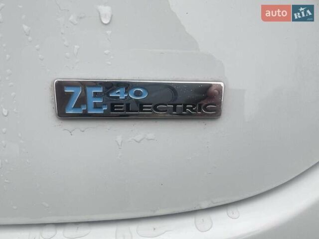 Білий Рено Зое, об'ємом двигуна 0 л та пробігом 113 тис. км за 9600 $, фото 13 на Automoto.ua