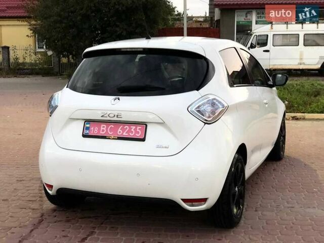 Білий Рено Зое, об'ємом двигуна 0 л та пробігом 120 тис. км за 8900 $, фото 5 на Automoto.ua