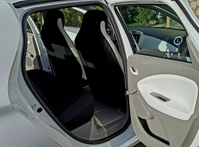 Белый Рено Зое, объемом двигателя 0 л и пробегом 101 тыс. км за 8850 $, фото 7 на Automoto.ua