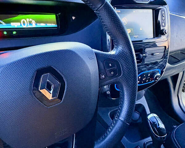 Рено Зое 2017 у Кропивницькому (Кіровограді) на Automoto.ua Білий Рено Зое, об'ємом двигуна 0 л та пробігом 199 тис. км за 8100 $, фото 4 на Automoto.ua