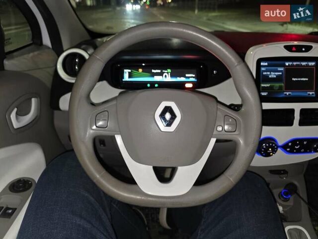 Білий Рено Зое, об'ємом двигуна 0 л та пробігом 154 тис. км за 7900 $, фото 12 на Automoto.ua