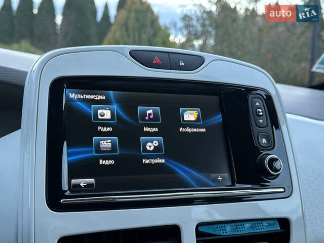 Белый Рено Зое, объемом двигателя 0 л и пробегом 43 тыс. км за 9399 $, фото 76 на Automoto.ua