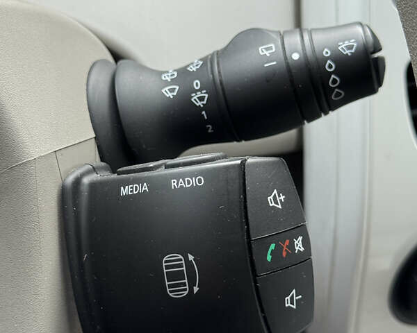 Белый Рено Зое, объемом двигателя 0 л и пробегом 77 тыс. км за 9499 $, фото 81 на Automoto.ua