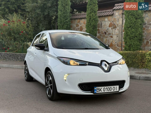 Белый Рено Зое, объемом двигателя 0 л и пробегом 152 тыс. км за 8999 $, фото 3 на Automoto.ua