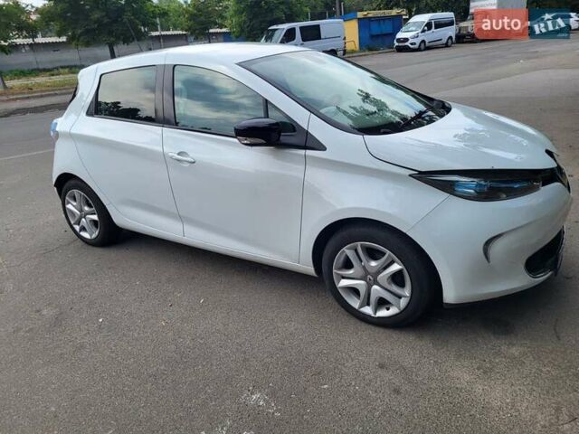 Белый Рено Зое, объемом двигателя 0 л и пробегом 80 тыс. км за 9200 $, фото 2 на Automoto.ua