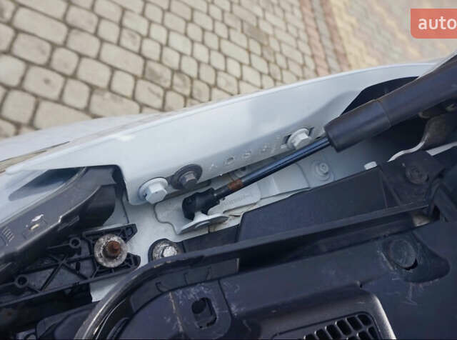 Белый Рено Зое, объемом двигателя 0 л и пробегом 199 тыс. км за 7999 $, фото 4 на Automoto.ua