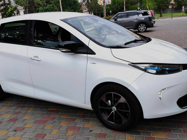 Белый Рено Зое, объемом двигателя 0 л и пробегом 107 тыс. км за 9900 $, фото 6 на Automoto.ua