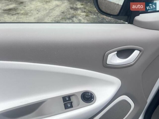 Білий Рено Зое, об'ємом двигуна 0 л та пробігом 113 тис. км за 9600 $, фото 16 на Automoto.ua