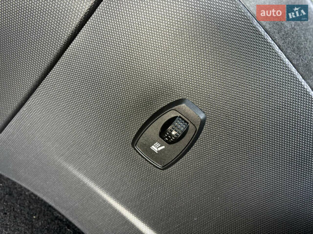 Белый Рено Зое, объемом двигателя 0 л и пробегом 135 тыс. км за 9200 $, фото 15 на Automoto.ua
