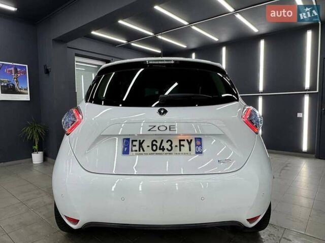 Белый Рено Зое, объемом двигателя 0 л и пробегом 115 тыс. км за 9950 $, фото 10 на Automoto.ua