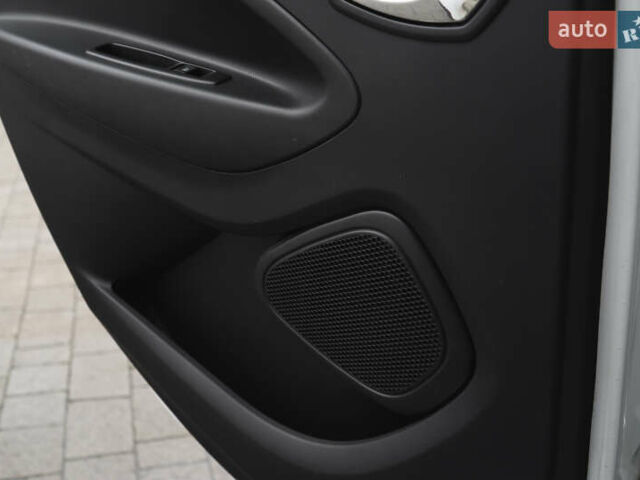 Білий Рено Зое, об'ємом двигуна 0 л та пробігом 96 тис. км за 10000 $, фото 13 на Automoto.ua