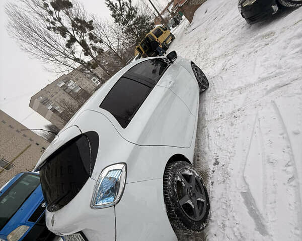 Белый Рено Зое, объемом двигателя 0 л и пробегом 112 тыс. км за 8700 $, фото 6 на Automoto.ua