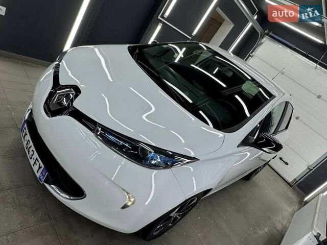 Белый Рено Зое, объемом двигателя 0 л и пробегом 115 тыс. км за 9950 $, фото 2 на Automoto.ua