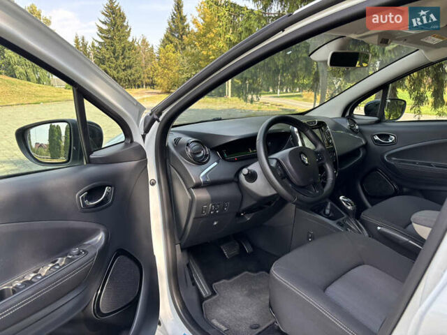 Белый Рено Зое, объемом двигателя 0 л и пробегом 135 тыс. км за 9200 $, фото 9 на Automoto.ua