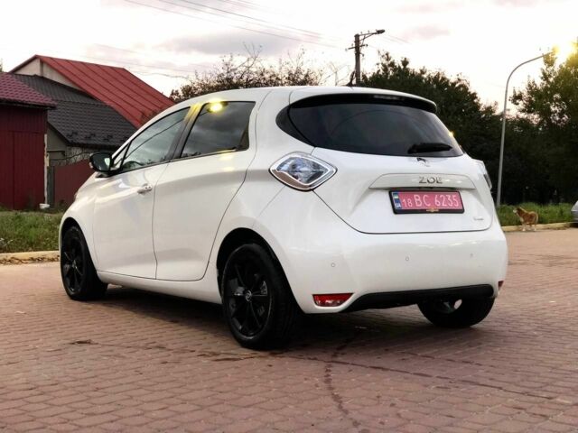 Белый Рено Зое, объемом двигателя 0 л и пробегом 120 тыс. км за 8900 $, фото 3 на Automoto.ua