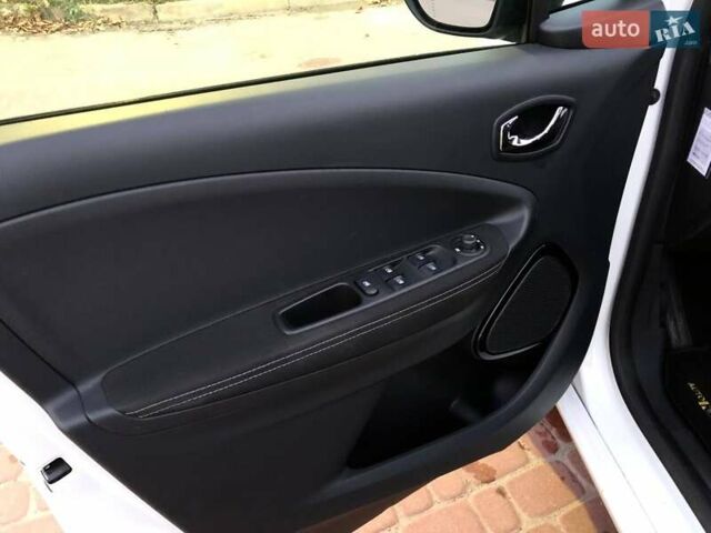 Білий Рено Зое, об'ємом двигуна 0 л та пробігом 120 тис. км за 8900 $, фото 13 на Automoto.ua