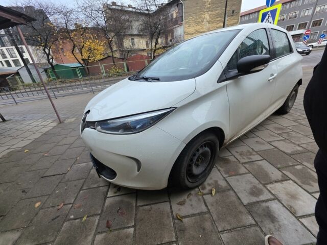 Белый Рено Зое, объемом двигателя 0 л и пробегом 152 тыс. км за 8400 $, фото 2 на Automoto.ua