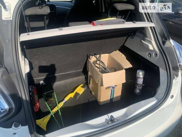 Белый Рено Зое, объемом двигателя 0 л и пробегом 110 тыс. км за 9950 $, фото 32 на Automoto.ua