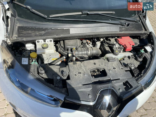 Белый Рено Зое, объемом двигателя 0 л и пробегом 85 тыс. км за 11000 $, фото 23 на Automoto.ua