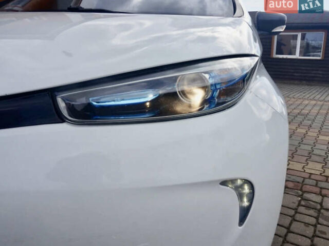 Белый Рено Зое, объемом двигателя 0 л и пробегом 199 тыс. км за 7999 $, фото 29 на Automoto.ua