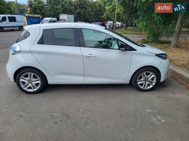 Белый Рено Зое, объемом двигателя 0 л и пробегом 80 тыс. км за 9200 $, фото 3 на Automoto.ua