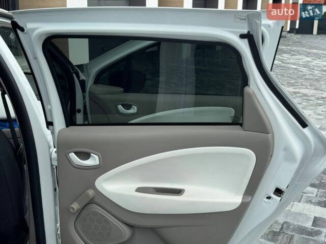 Білий Рено Зое, об'ємом двигуна 0 л та пробігом 85 тис. км за 9200 $, фото 130 на Automoto.ua