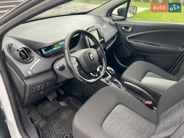 Белый Рено Зое, объемом двигателя 0 л и пробегом 129 тыс. км за 8750 $, фото 6 на Automoto.ua