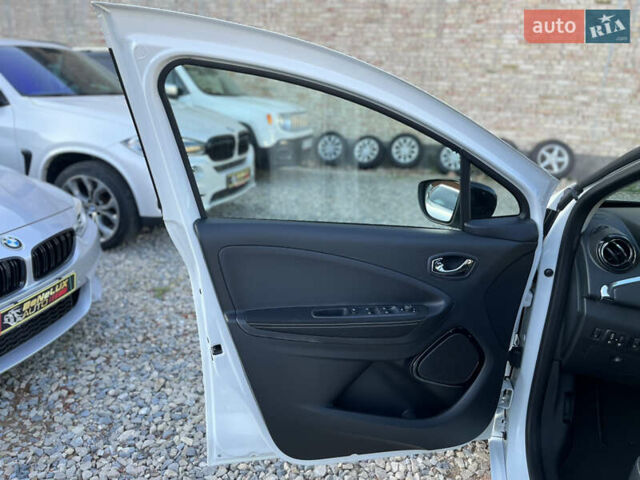 Білий Рено Зое, об'ємом двигуна 0 л та пробігом 132 тис. км за 9000 $, фото 16 на Automoto.ua