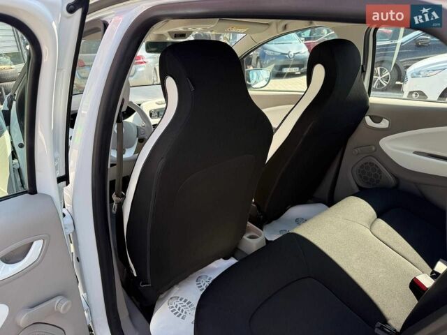 Белый Рено Зое, объемом двигателя 0 л и пробегом 179 тыс. км за 8700 $, фото 20 на Automoto.ua